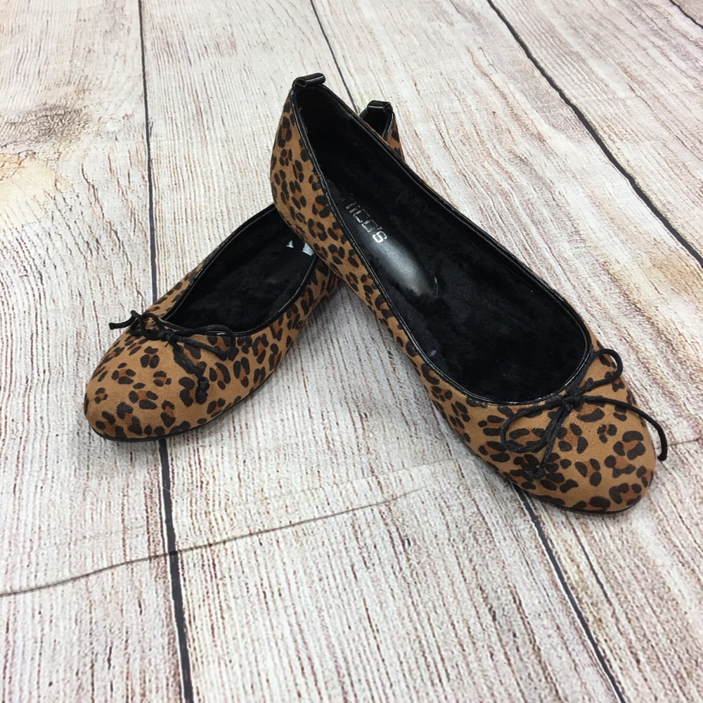 😍Chico’s Animal print loafers Faux Fur inside size 9